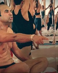 Bikram: Từ bậc thầy Yoga đến tội phạm tình dục