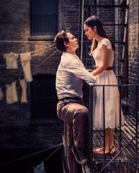 Câu Chuyện Phía Tây