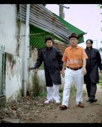 Năm Sau Con Lại Về