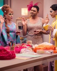 Nữ Hoàng Drag Ra đời